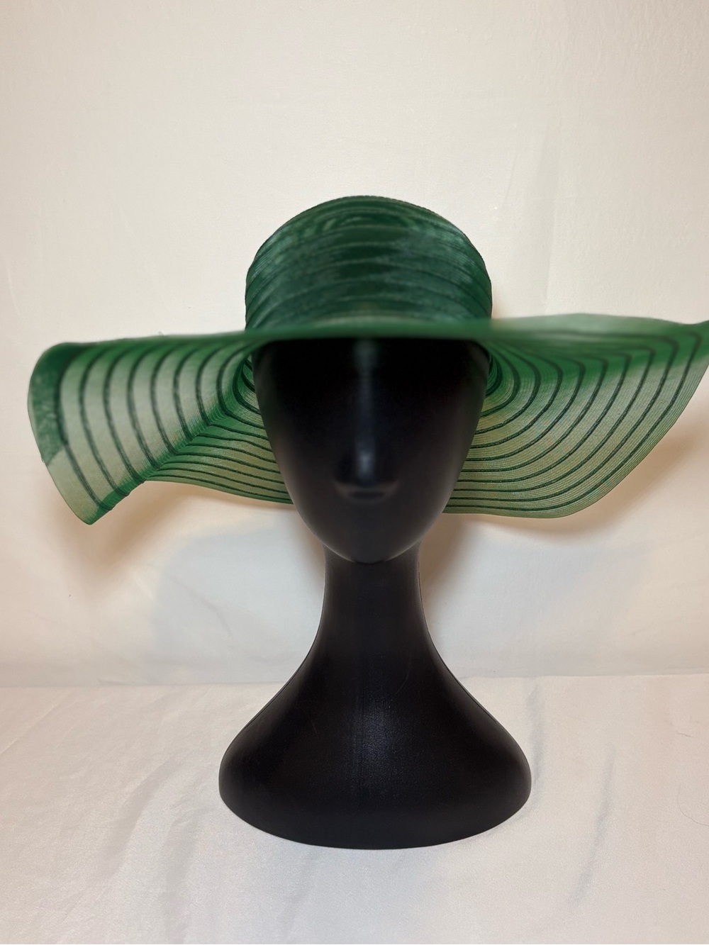 Elegant Green Wide-Brim Women’s Sun Hat